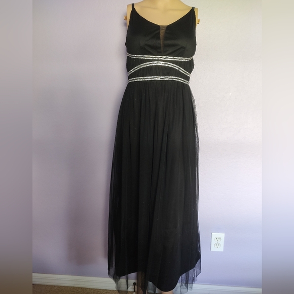 Grecian Goddess Look.Pretty,Feminine Netting - Picture 6 of 10